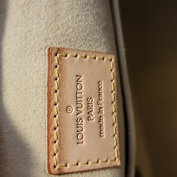 Louis Vuitton Hudson  Crossbody Bag - Picture 13 of 16